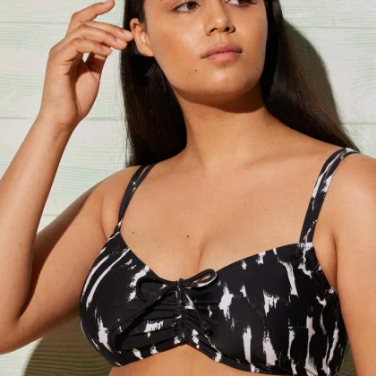 YSABEL MORA REGGISENO
